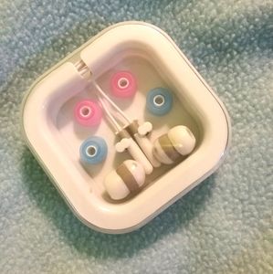 FREE NEW IN BOX Earbuds Blue White Pink